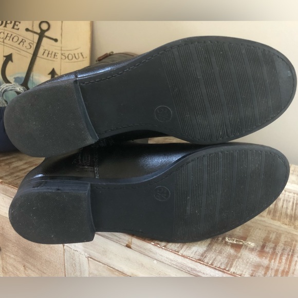 Beautiful pair of Two Toned Boots 🖤🤎 - Picture 7 of 8